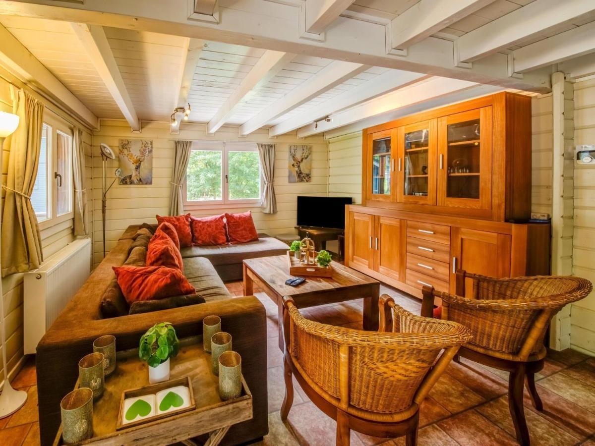 Ferienhaus Spacious With Sauna And Bubble Bath